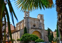 Chiesa di San Gines a Guadalajara, Spagna. Sorge in Plaza del Santo Domingo e si presenta con una bella facciata in pietra.
