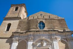 La Chiesa di San Nicola a San Severo, Puglia, ripresa dal basso - la Chiesa di San Nicola è la seconda parrocchia di San Severo e la sua iniziale costruzione risale al XI secolo. La costruzione ...