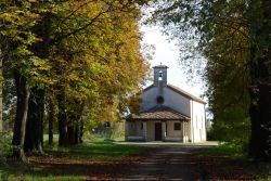 La chiesa di San Rocco, uno dei monumenti architettonici di Morsano al Tagliamento in Friuli - © Lorenzo Bianchini / mapio.net