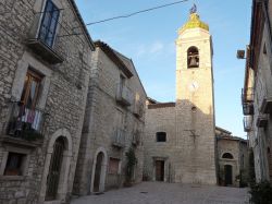 La visita al borgo in pietra di Oratino in Molise: ecco la Chiesa di Santa Maria Assunta la storica parrocchiale della città molisana - © Pietro - CC BY-SA 3.0 - Wikimedia ...