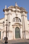 Chiesa di Sant'Andrea a Chioggia, Veneto, Italia. Rimaneggiato nel 1700 questo edifigio religioso ha al suo fianco la torre campanile di stile romanico risalente all'XI°-XII° ...