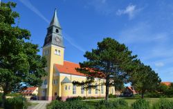 La chiesa di Skagen in una giornata di sole, Danimarca. Sorge nel centro storico della cittadina danese.



