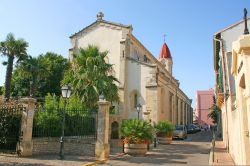 La Chiesa di San Pietro (Saint Pierre) a Palavas-les-Flots in Camargue, Francia - © sigurcamp / Shutterstock.com