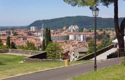 La città di Gorizia vista dal parco del castello, Friuli Venezia Giulia, Italia.
