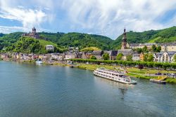 Cochem è una località turistica della Valle della Mosella, dove si produce il vino Riesling.
