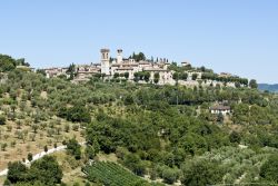 Colline e borgo di Corciano di Perugia in Umbria - © Claudio Giovanni Colombo / Shutterstock.com