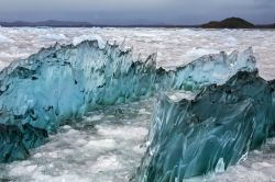 Nelle giornate nuvolose il colore del ghiaccio della Laguna San Rafael lascia quasi senza fiato - © Steve Allen / Shutterstock.com