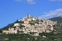 Come un presepe il borgo arroccato di Trevi in umbria - © Pix4Pix / Shutterstock.com