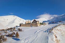Comprensorio sciistico a Palandoken, Erzurum, Turchia. Con i suoi 3180 metri di altezza, il Monte Palandoken ospita la più grande stazione sciistica della Turchia.
