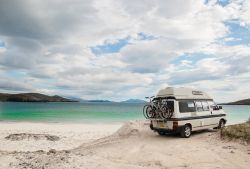 Camper sulle spiagge di Lewis and Harris, Scozia ...