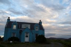 Cottage sull'isola di Lewis and Harris, Scozia - Una delle caratteristiche abitazioni rurali di quest'isola scozzese © corlaffra / Shutterstock.com