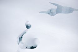 Crepacci profondi al ghiacciaio dell'Aletsch, Grindelwald, Alpi svizzere.
