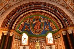 Decorazioni all'interno della chiesa di San Leone a Eguisheim, Alsazia (Francia) - © Pack-Shot / Shutterstock.com