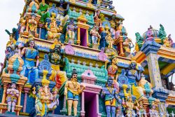 Dettaglio delle decorazioni del Kali Amman Temple, celebre tempio indù di Negombo, Sri Lanka.