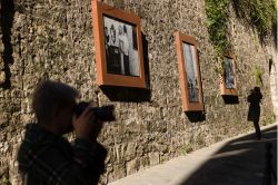 Dentro le strade di Bibbiena si possono ammirare fotografie d'autore