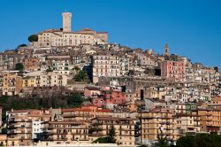 Dettaglio del centro storico di Palombara Sabina, in alto il Castello che domina la città in Provincia di Roma