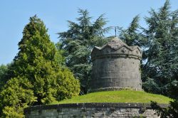 Un dettaglio delle fortificazioni della cittadella ("la Citadelle") a Dinant. All'interno della cittadella si trova anche il Museo d'Armi - foto © skyfish / Shutterstock.com ...