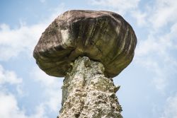 Dettaglio di una delle Piramidi di Terra di Zone, Lago d'Iseo