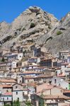 Le Dolomiti Lucane interessano il territorio del borgo di Pietrapertosa in basilicata © Mi.Ti. / Shutterstock.com