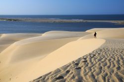 Dune di sabbia e spiaggia a Jericoacoara in Brasile