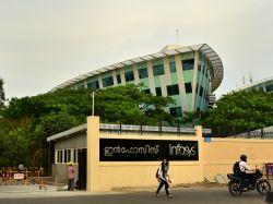 L'edificio a forma di nave dell'Infosys Ltd Thiruvananthauram nella città di Trivandrum, Kerala, India - © AjayTvm / Shutterstock.com