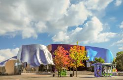 L'edificio che ospita il colorato Museo della Cultura Pop a Seattle, Washington (USA) - © kerochan / Shutterstock.com