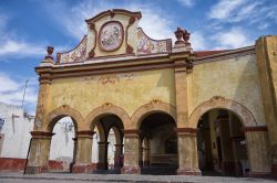 Edificio coloniale spagnolo nel centro storico di Bernal, Queretaro, Messico - © Barna Tanko / Shutterstock.com