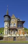 Un edificio storico nel villaggio di Karden, sulle sponde del fiume Mosella, nei pressi di Coichem (Germania) - foto © Pecold / Shutterstock.com