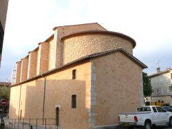 La chiesa parrocchiale di Saint-Cezaire-sur-Siagne fu costruita fra il 1714 e il 1722 con abside semicircolare: al suo interno si possono ammirare delle belle pale d'altare - © Jacques ...