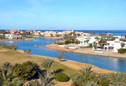 El Gouna è una località turistica egiziana del Mar Rosso costruita su 36 isolotti artificiali.