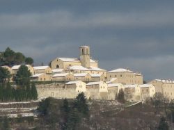 L'Eremo di Monte Rua sui Colli Euganei, vicino a Teolo, dopo una nevicata invernale - © GDelhey - CC BY-SA 3.0, Wikipedia