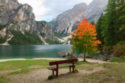 Escursione sul Lago di Braies in autunno, Alto Adige - © Barat Roland / Shutterstock.com