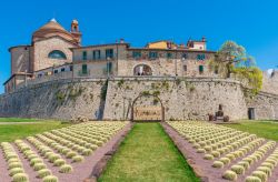 Vista dell'esterno della Fortezza a Castiglione del Lago sul Trasimeno - © ValerioMei / Shutterstock.com