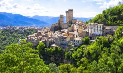 Pacentro: vista del borgo medievale abruzzese