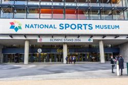 Facciata del National Sports Museum di Melbourne, Australia. Questo spazio museale è dedicato allo sport australiano e si trova nei pressi del Melbourne Cricket Ground - © e X p ...