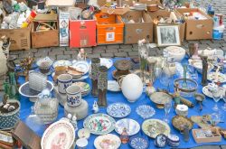 Fano, Marche: la Fiera-Mercato dell’Antiquariato - © Radiokafka / Shutterstock.com