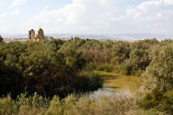 Un'ansa del Fiume Giordanio a Betania, poco prima di immettersi nel Mar Morto 23628379 - © Ammit Jack / Shutterstock.com