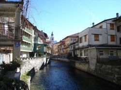 Il fiume Brenta a Borgo Valsugana, la cittadina del Trentino al confine con il Veneto - ©   Boneccher - Wikimedia Commons.