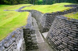 Fosse militari in cemento a Vimy nei pressi di Lens, Francia: qui nell'aprile del 1917 si svolse la battaglia fra il Canadian Corps e tre divisioni della 6^ Armata Tedesca che presiedevano ...