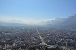 Fotografia dall'alto della Bastille della città di Grenoble, Francia.

