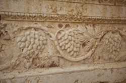 Particolare di un fregio nel sito archeologico di Palmira - © Ninetails / Shutterstock.com