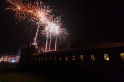 Fuochi artificiali al Castello di Galliate in Piemonte - © gab90 / Shutterstock.com