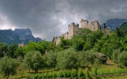 Giornata uggiosa ad Avio: il Castello di Sabbionara in Trentino