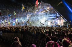 Il famoso Glastonbury Festival, un evento stile Woodstock nel cuore dell'Inghilterra.