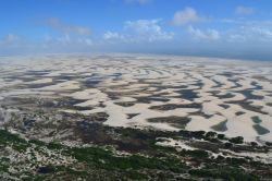 Grandes Lençois: una vista aerea del panorama dei cosiddetti "Grandes Lençois", parte del Parco Nazionale dei Lençois Maranhenses, in Brasile.