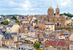 Granville, Francia: la città si divide in una parte più antica, quella più alta del centro storico, e una più moderna, quella più bassa - foto © Boris ...