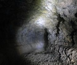 L'interno della Grotta del Vento, generata da una sequenza di eruzioni di lava pahoehoe. Siamo a Tenerife (Canarie).