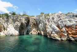 Grotte di Rabac, Croazia - Baie e minuscole calette accompagnano alla scoperta delle grotte di Rabac, una delle principali bellezze naturali di questo angolo di Croazia © Maciej Olszewski ...