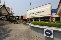 Ingresso all'Hariphunchai National Museum di Lamphun, Thailandia. Si tratta di uno dei più importanti musei storici e archeologici della regione a nord della Thailandia. Qui sono ...