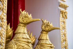 Hongse, creature mitiche simili a cigni al Wat Phai Lom di Ko Kret, regione di Nonthaburi (Thailandia): questo monastero è stato costruito nel tardo periodo Ayutthaya e chiamato così ...